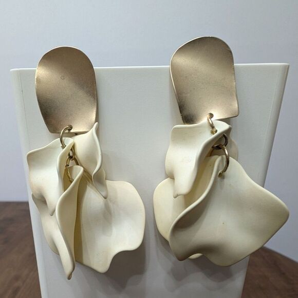 Jewelry - Boho Rose Petal Dangle Earrings in Ivory